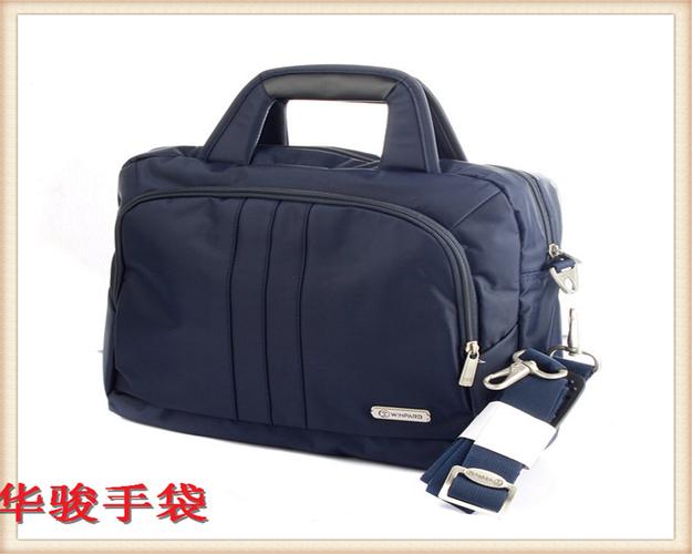 產品中心 旅行箱包 > 工廠直銷男女單肩斜跨滌綸旅行包 大容量運動